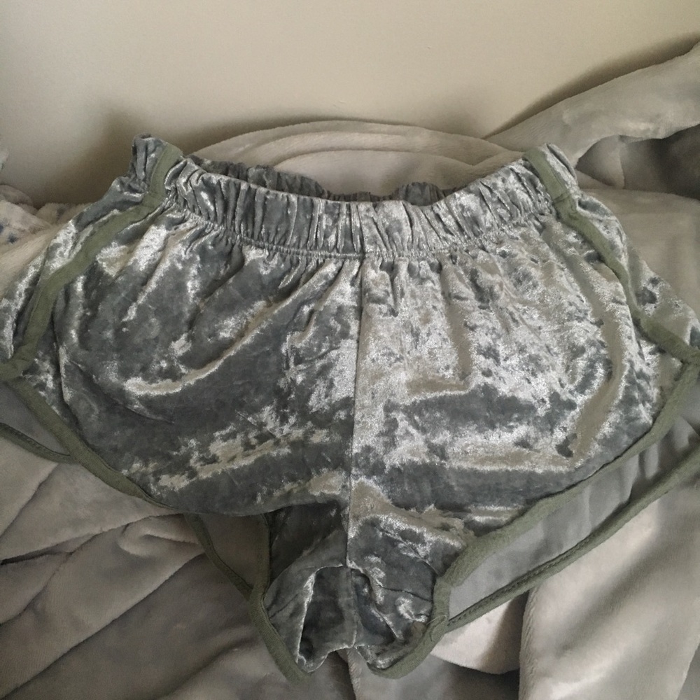 VELVET SHORTS